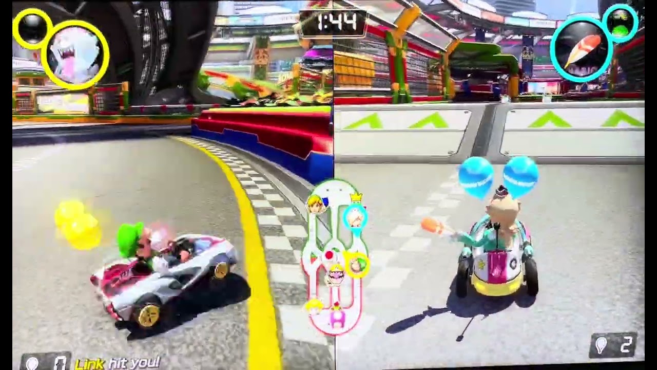 Luigi vs Rosalina in battle on Mario Kart 8 Deluxe | Kids Play Switch