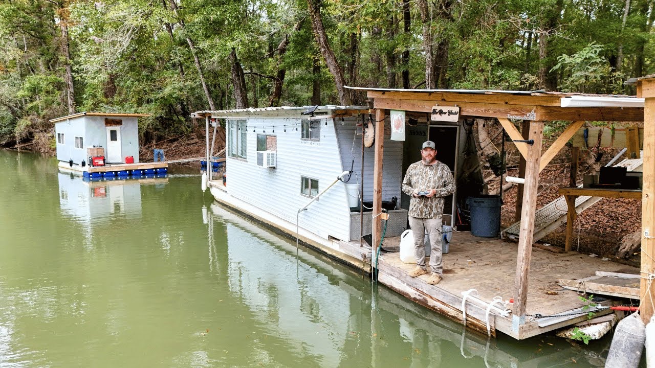 Houseboat Camping and Hog Hunting