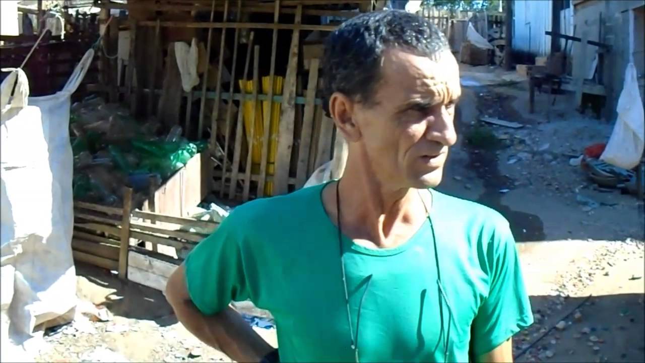 #vassourasecologicas A INCRÍVEL FÁBRICA DE VASSOURA DE GARRAFA PET - ITAMARAJU - BAHIA 2015