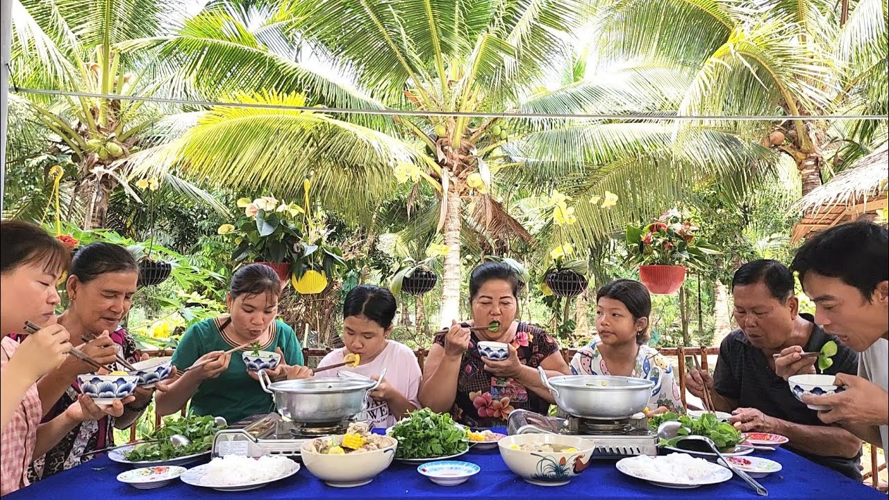 Thu Hoạch Rau Sạch Tại Vườn Đem Về Nhúng Lẩu Cả Nhà Khen Ngon | BQCM & Family T649