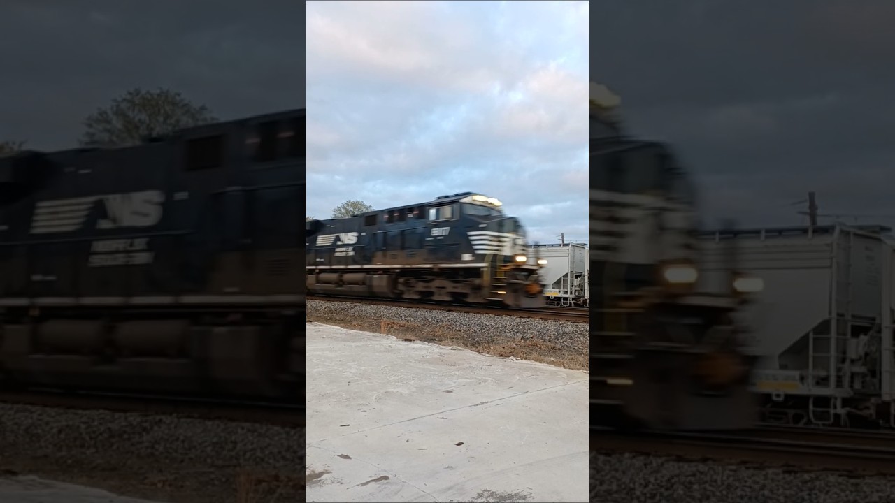 Extremely LOUD Power Roll thru downtown Late Norfolk Southern 