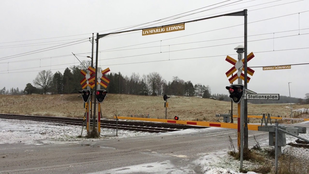 Järnvägsövergång Mellösa / Swedish railroad crossing