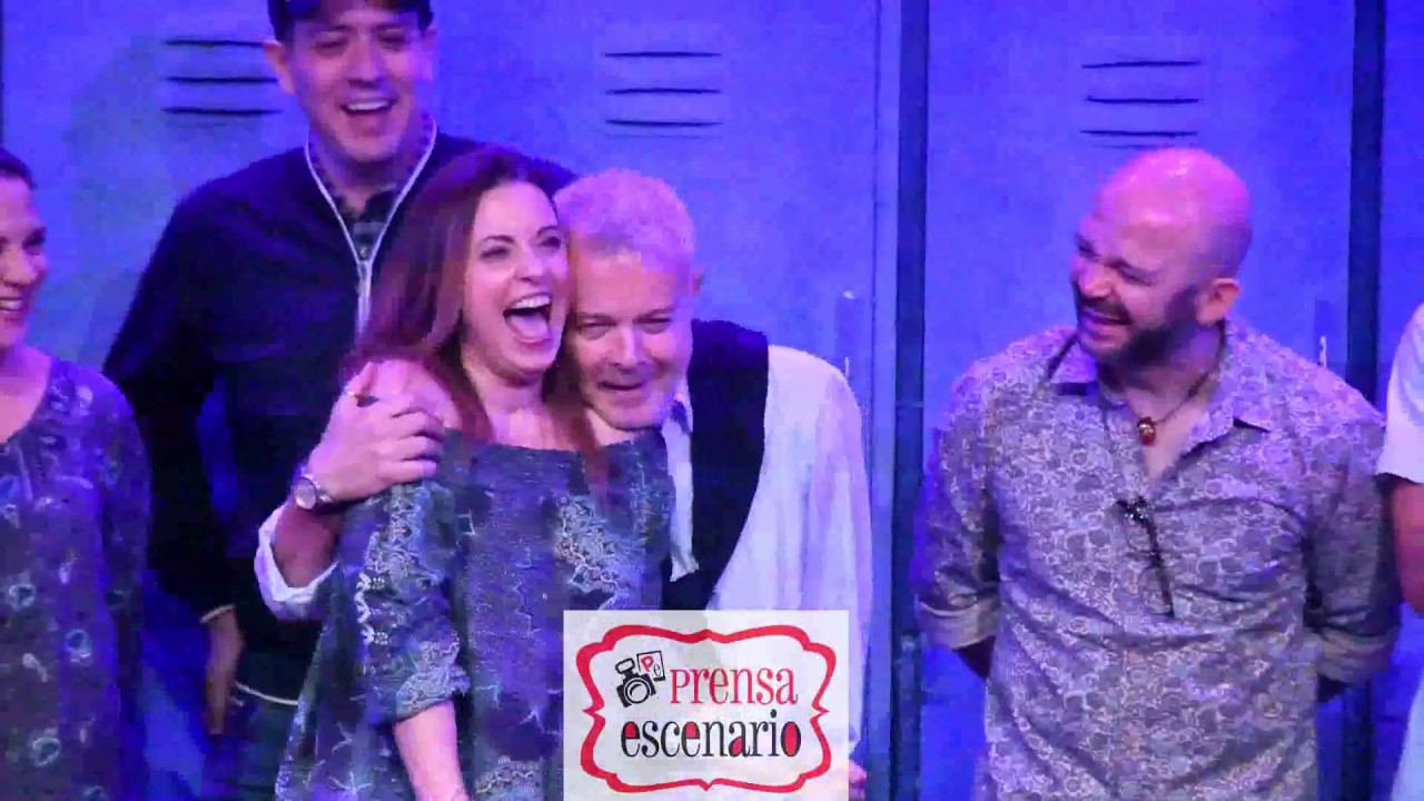 A LOS 13 - ELENCO - OBRA DE TEATRO - RINDE HOMENAJE - PARCHIS - RECIBEN RECONOCIMIENTO