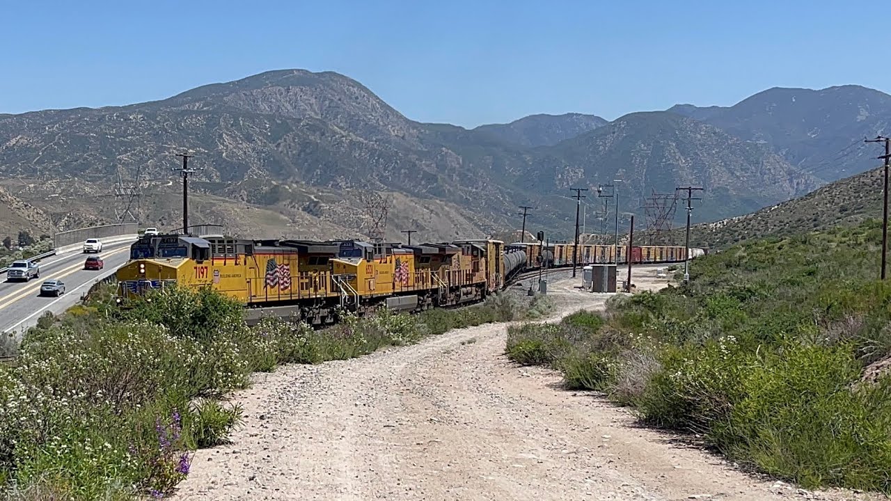 Mega Monster Manifest Trains At The Rocks! Union Pacific Beast & BNSF 7 Loco&rsquo;s Giant Freight! 4KHDR!