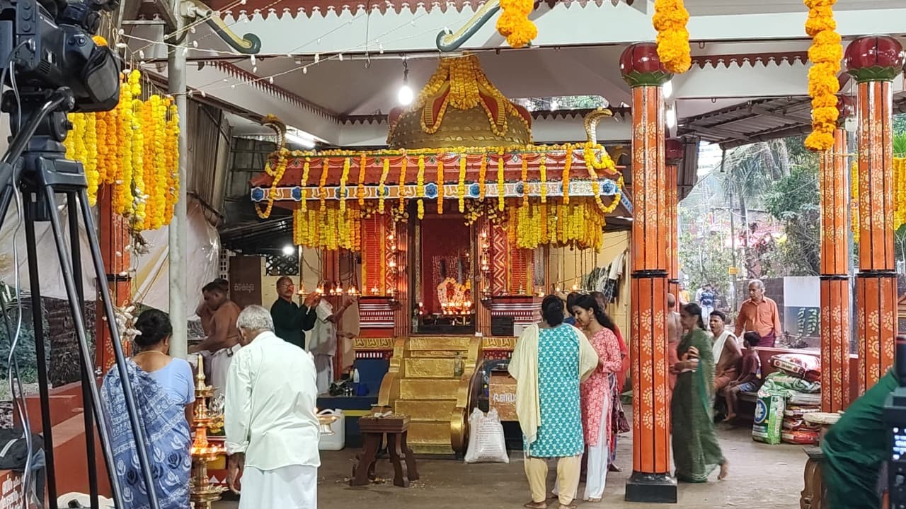 കരിക്കാട്ട് മടപ്പുര ശ്രീ മുത്തപ്പൻ ക്ഷേത്രം തത്സമയ സംപ്രേക്ഷണം