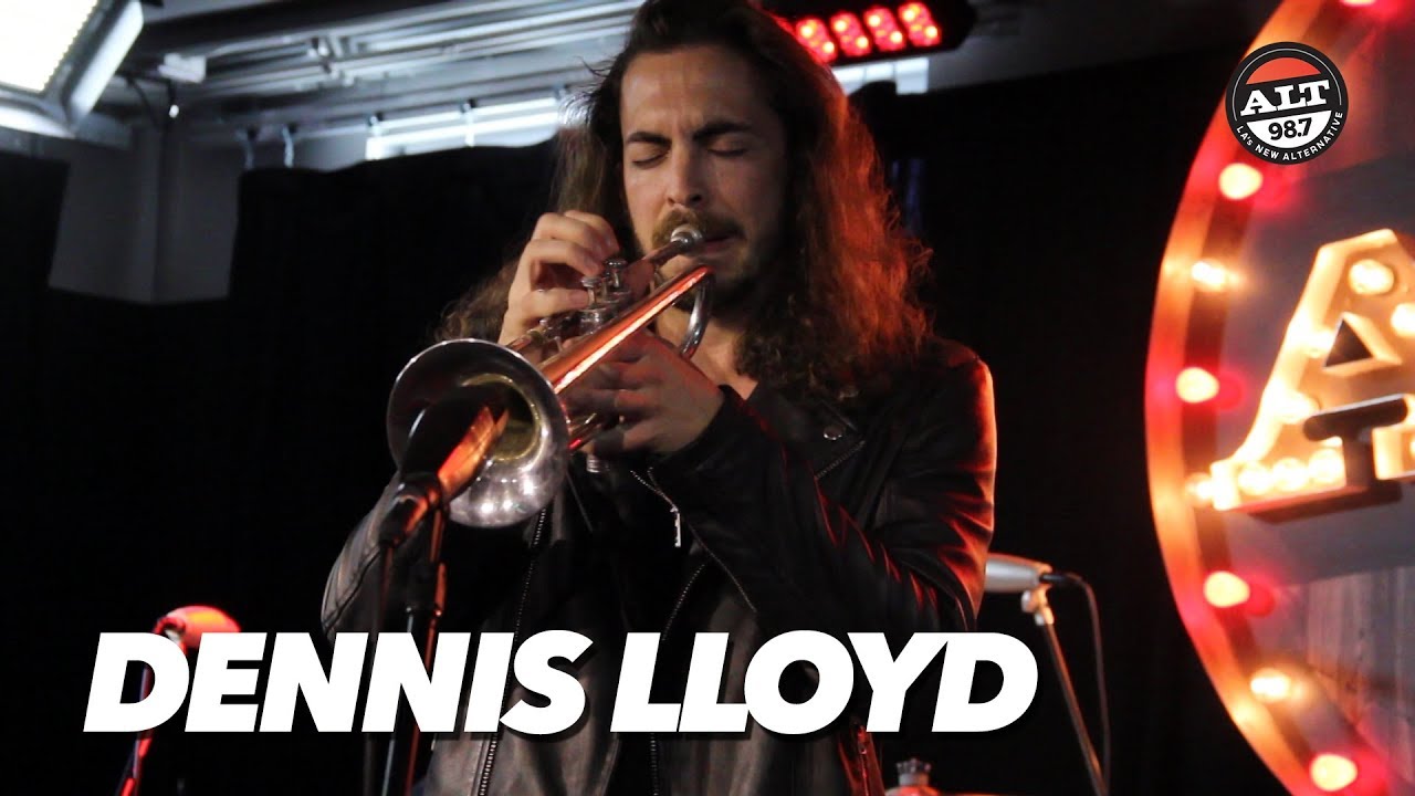 Dennis Lloyd Performs 'Analyzing' & 'Nevermind' Live
