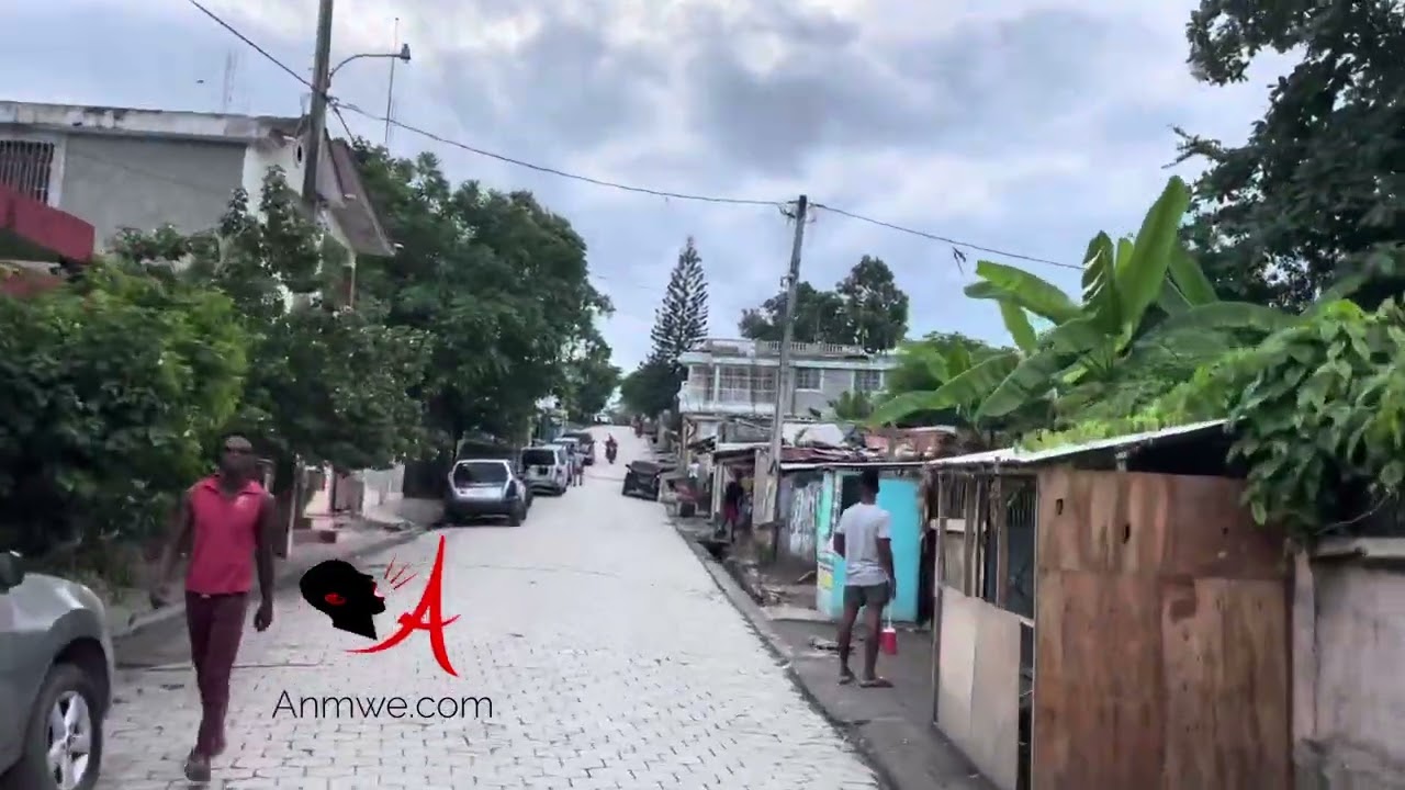 Jacmel: Mache piblik  jiska pon la vallee