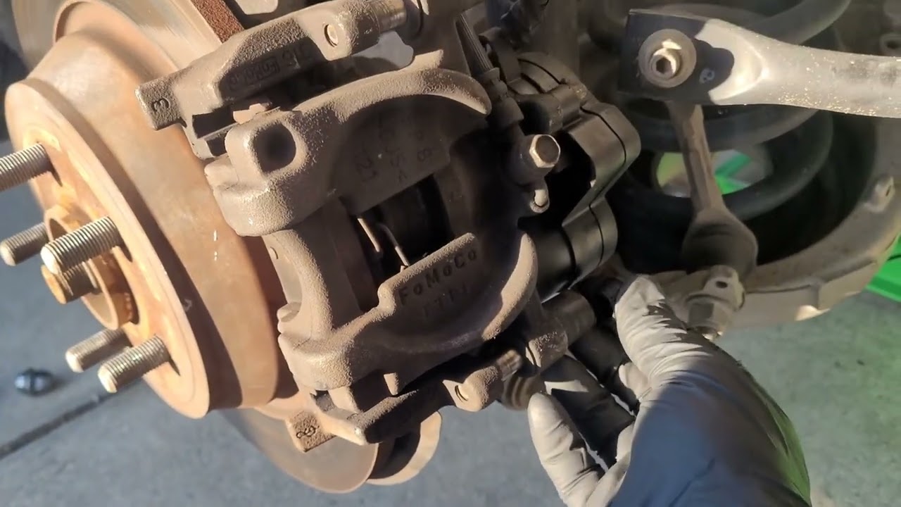 2015 - 2019 Ford Edge, Frenos traseros con caliper eléctricos.