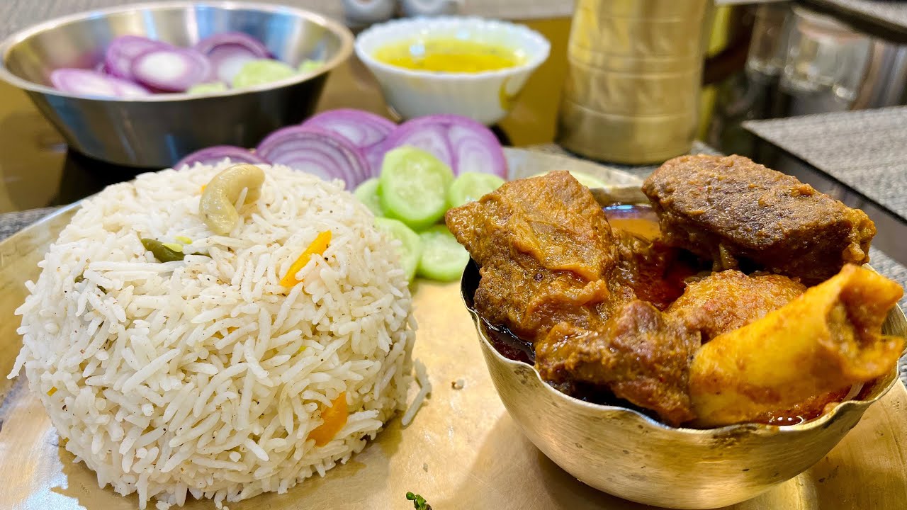 মেঘলা দিনে পাঁঠার মাংস সাথে ফ্রাইড রাইস আর কচি আমের টক ⛈🍚🐐🌶