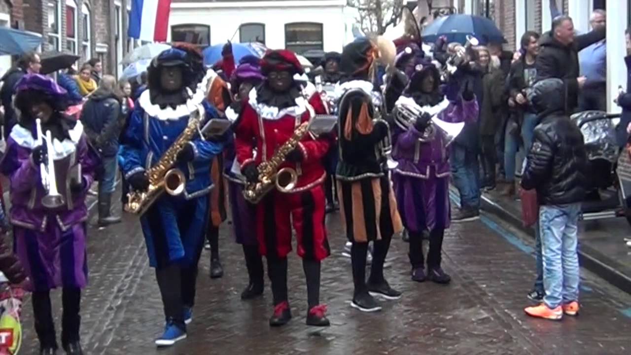 Sinterklaasintocht Edam 2014 met optreden van de Pepernotenband