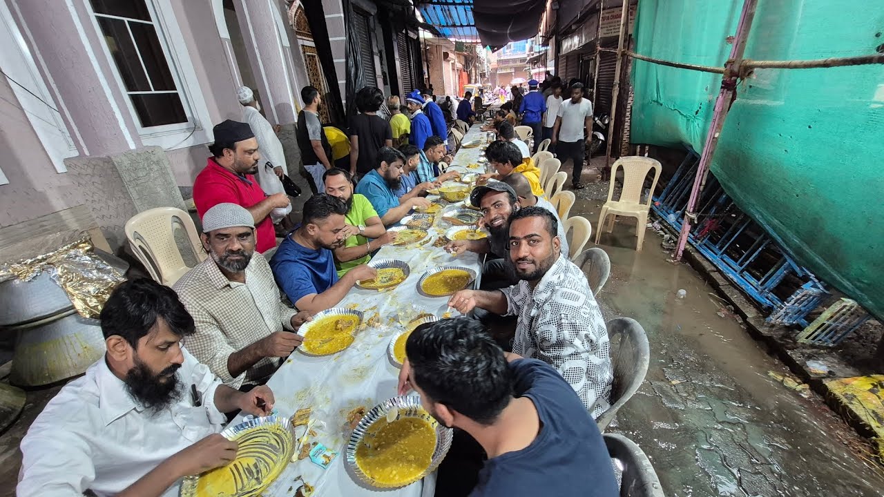 Malwani Langar-E- Aam Khichde Ki Dawat | MLA | Meem BOYZ