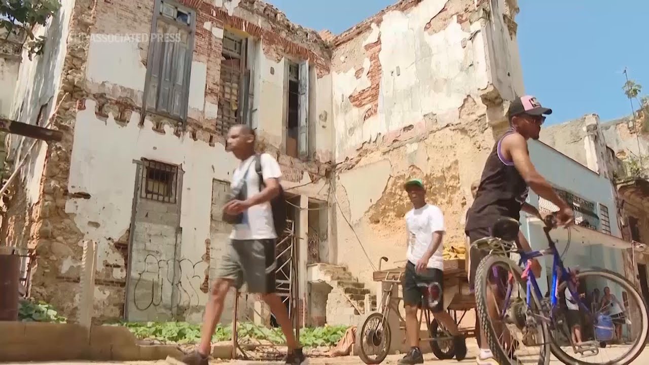 Havana's homes crumble, residents fear collapse