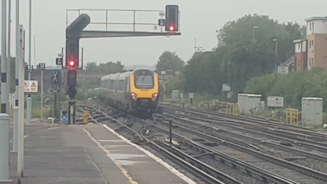 Trains at EASTLEIGH 2