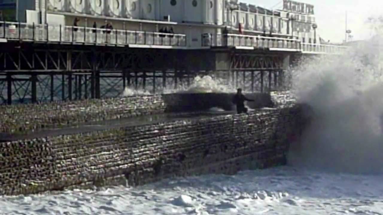 Mind the Wave - stormy waters in Brighton