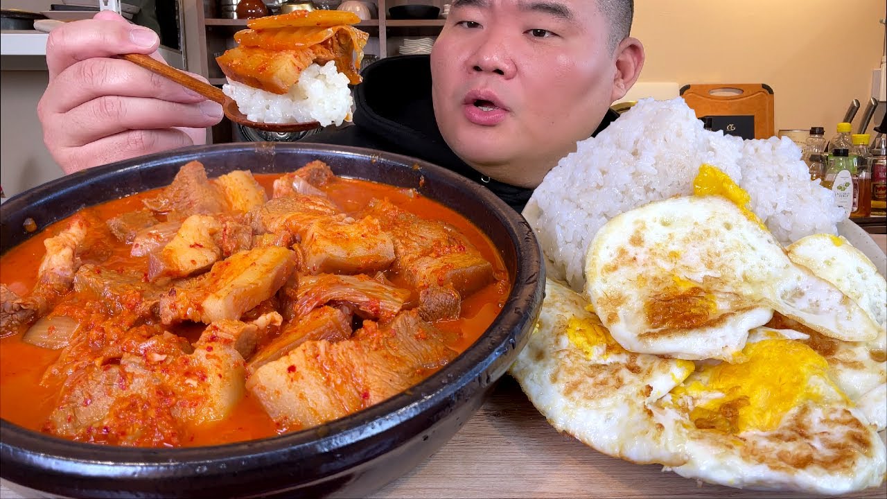 흑돼지 매운김치찌개 + 4라이 + 쌀밥 반찬이 필요없는 조합 입니다 MUKBANG