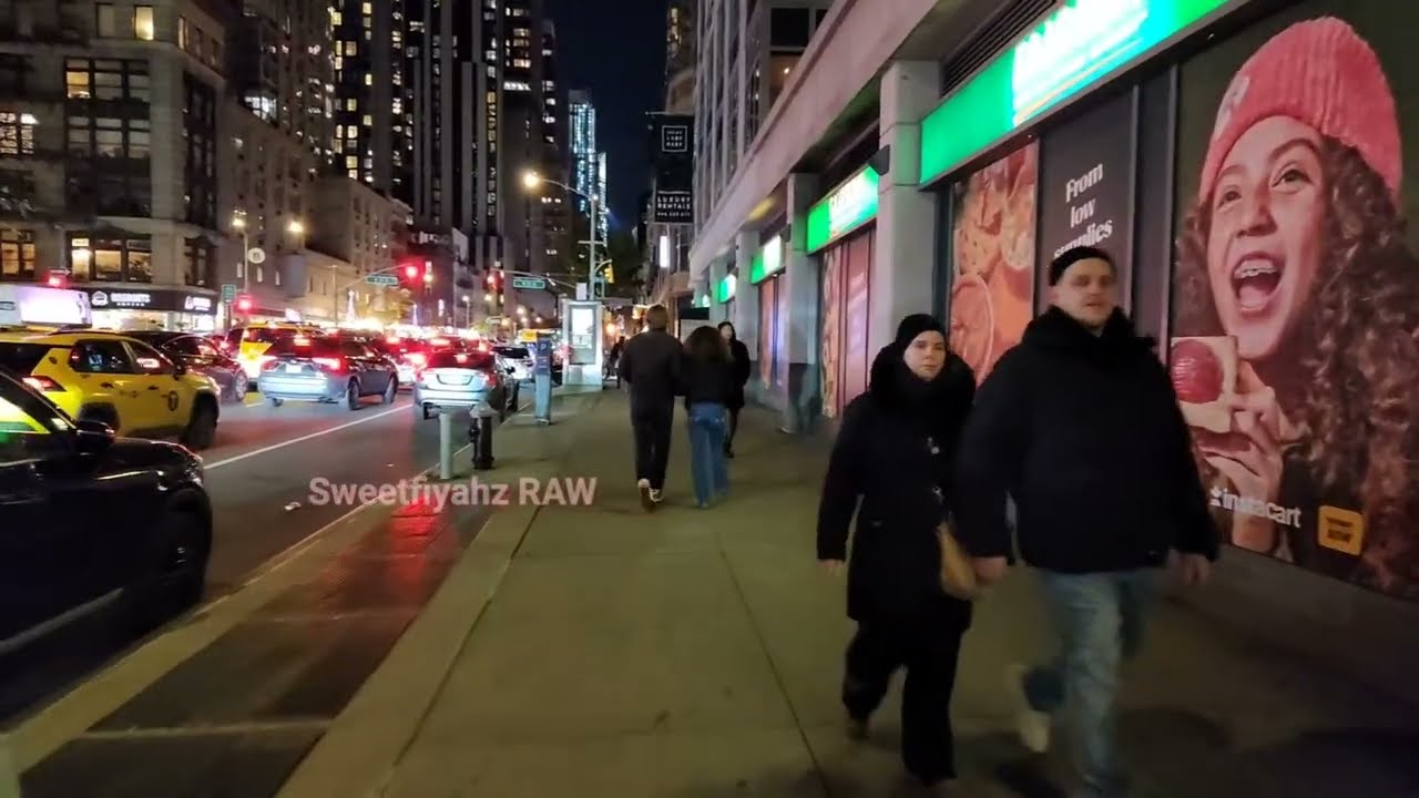 Let's take a look and see who's outside in New York City at night / Saturday November 29,  2025