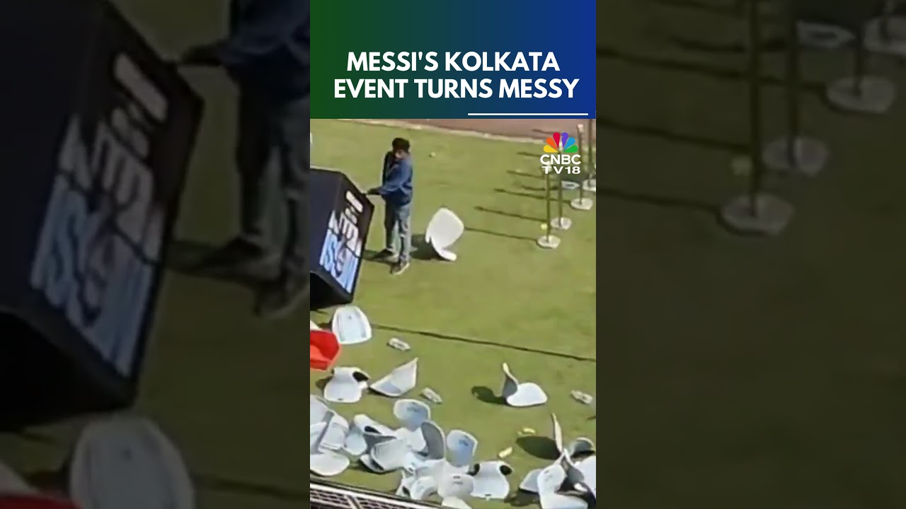 Messi In India | Chaos Erupts At Kolkata Stadium After Fans Get Limited Access | N18S | CNBC TV18