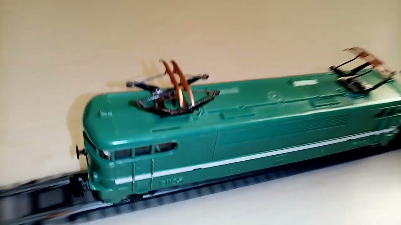 voici bb9201 en test nouveau  moteur. avec wagons  le 25/8/2022