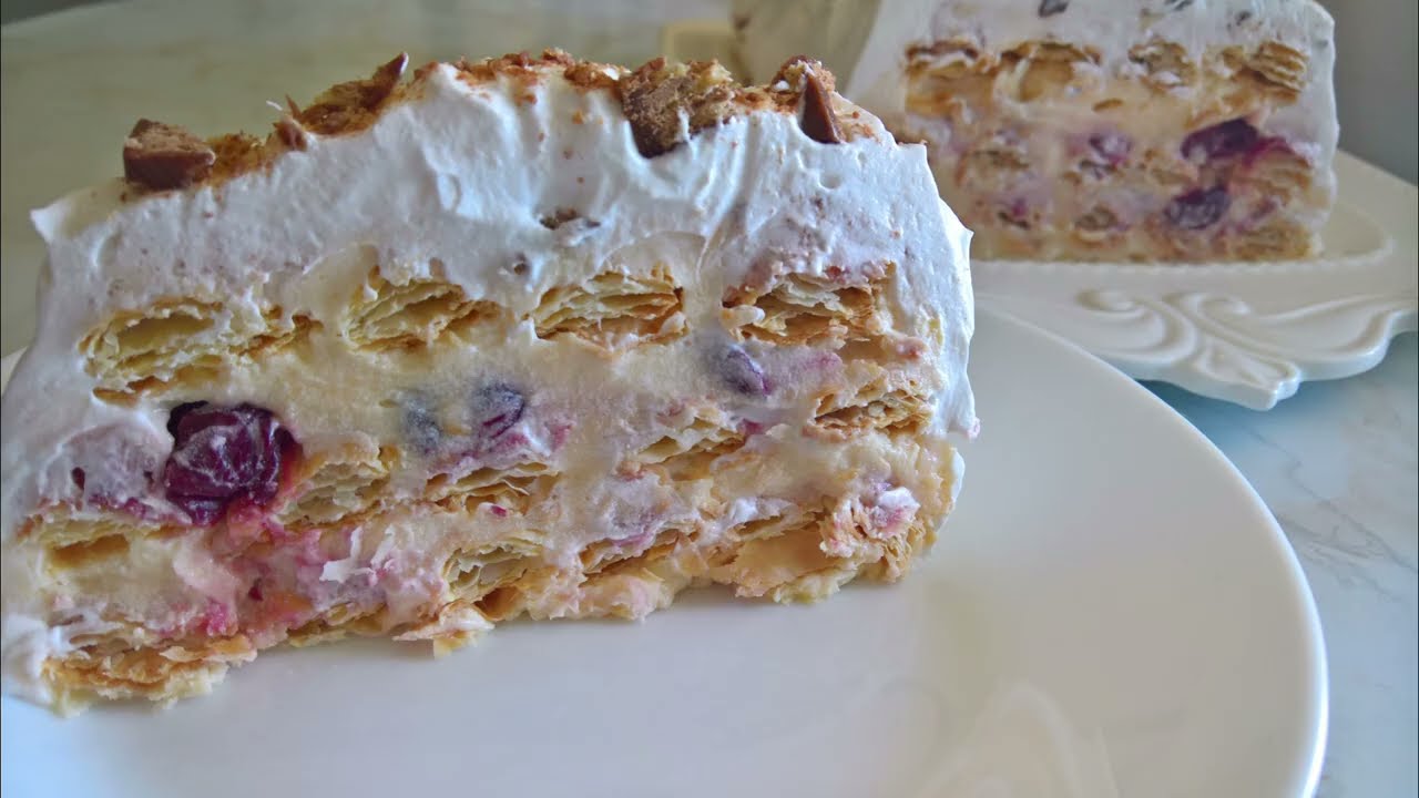 Kremast kolač sa višnjama i lisnatim testom/Oduševiće vas ukusom