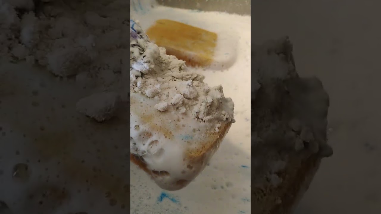 Bleach reaction ASMR #cleantok #spongerinse #satisfying #asmrcleaning 