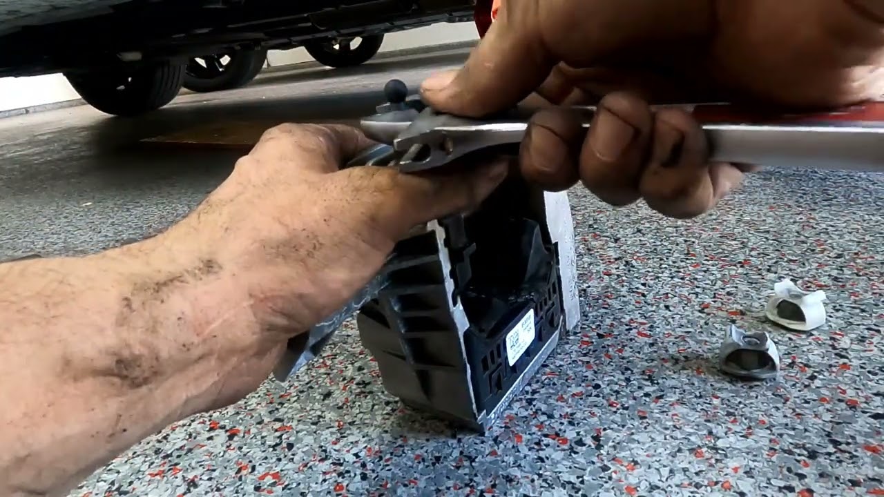 BMW 2017 X1 motor mount replacement and crank balancer review