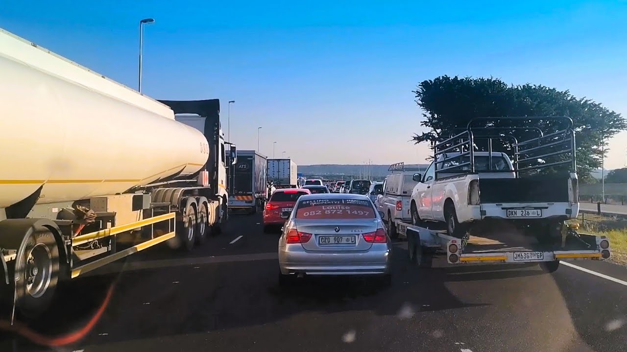 Heavy traffic on the N1, South at Carousel toll plaza