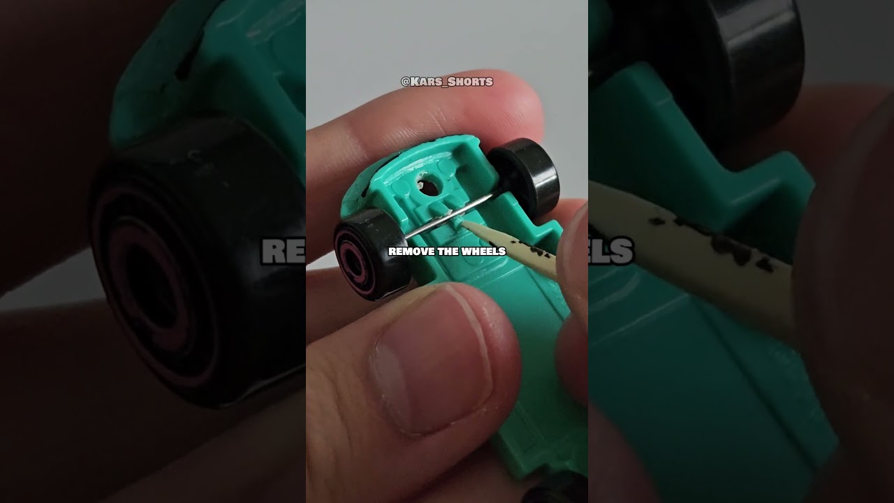 Как поменять колеса Hot Wheels #шорты #вирусный #машина #hotwheels