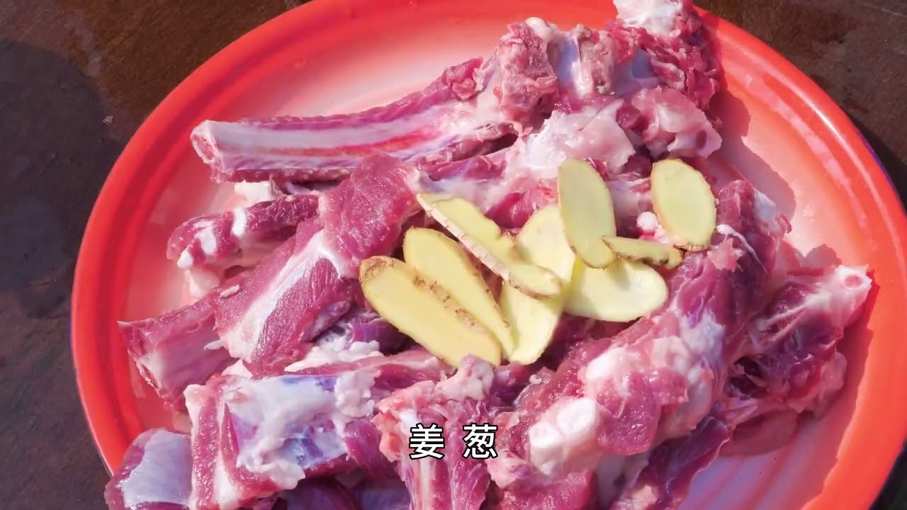 师兄叫妹妹去买菜，结果大热天的买来排骨做炭烤排骨，焦香味美 #乡村美食