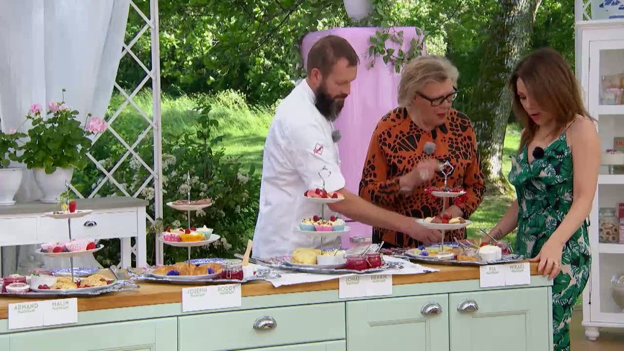 Johan och Birgitta tycker till om kändisbagarnas Afternoon Tea  - Hela Sverige Bakar (TV4)