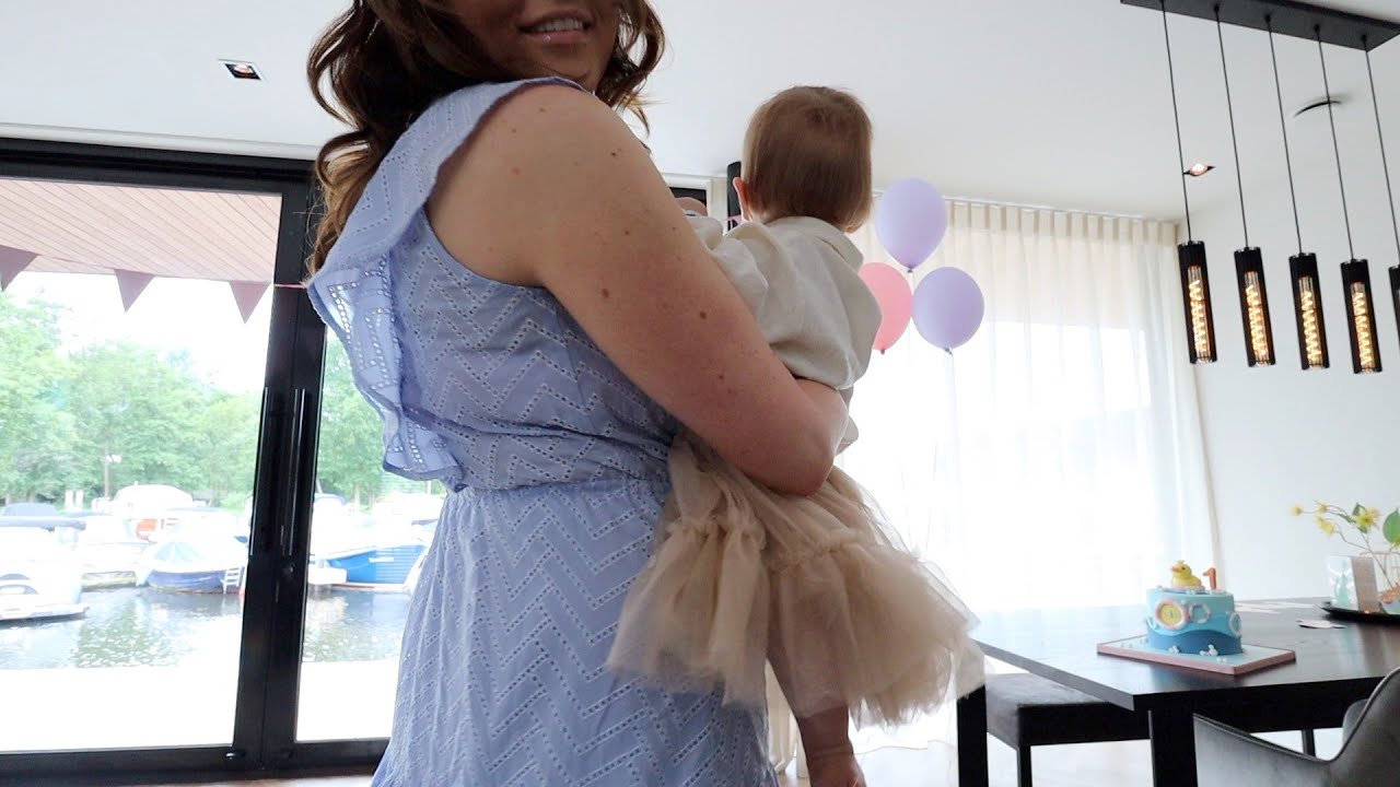 Mila haar eerste verjaardag | Vloggloss 2430