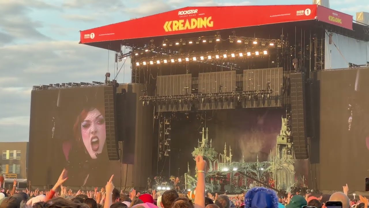 chappell roan at reading festival 22/8/25