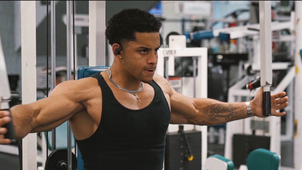 Building A Bigger Chest | A Look At My Bulking Diet
