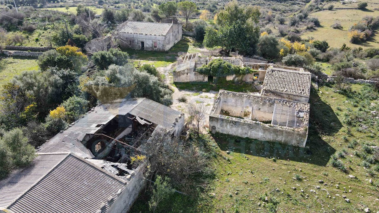 Dimora dei Sogni | HSH 855 | Ancient Rural Estate with 39 Hectares and Etna View