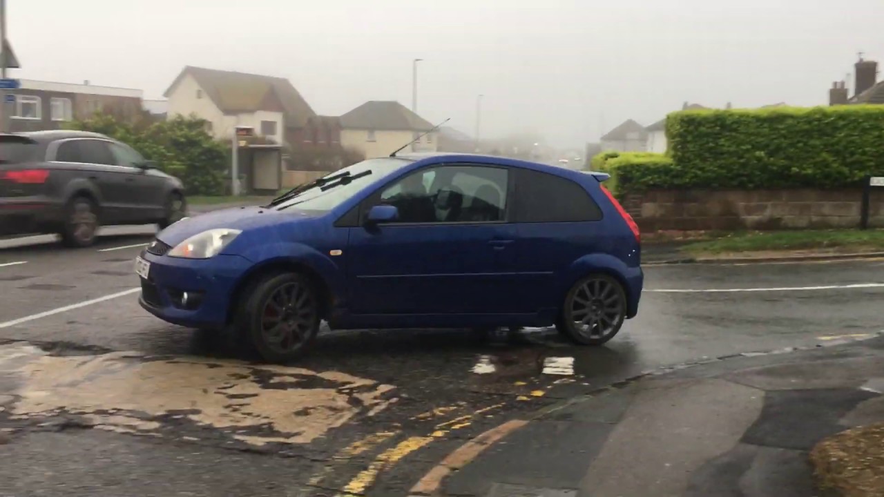 Loud 2005 Ford Fiesta ST drift