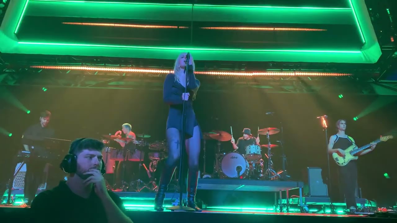 Paramore- Big Man Little Dignity San Diego