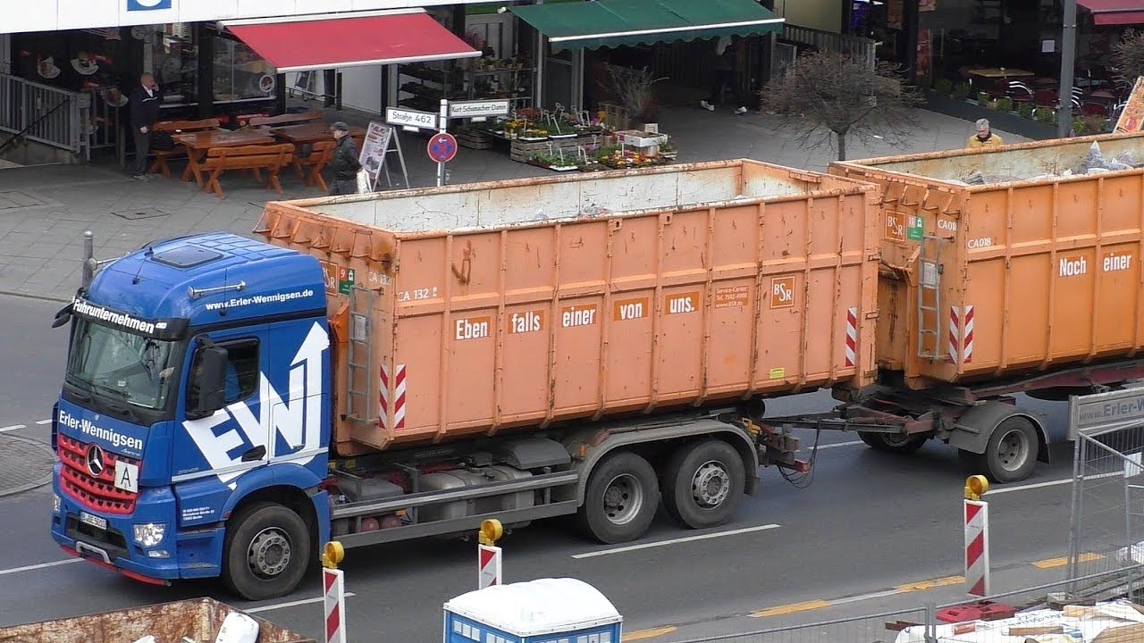 Erler-Wennigsen LKW mit BSR Containern am Kurt-Schumacher-Damm unterwegs