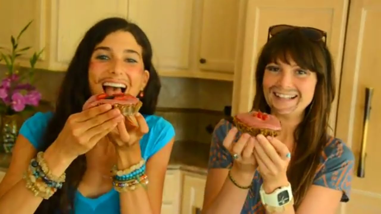 Kristina & Megan Make Raw Love Pies!
