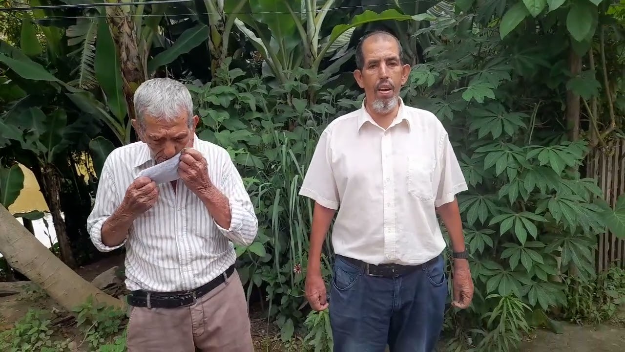 OS IRMÃO DA IGREJA LOUVANDO A DEUS 