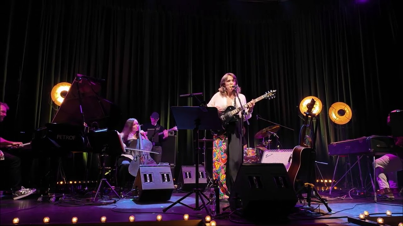 TAYLOR EIGSTI & BECCA STEVENS live in Brno