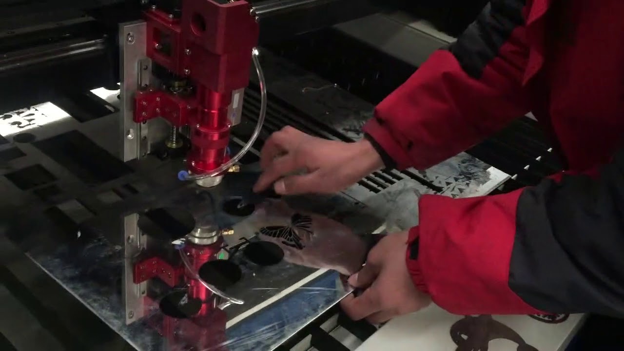 Monster Mixcut is cutting metal