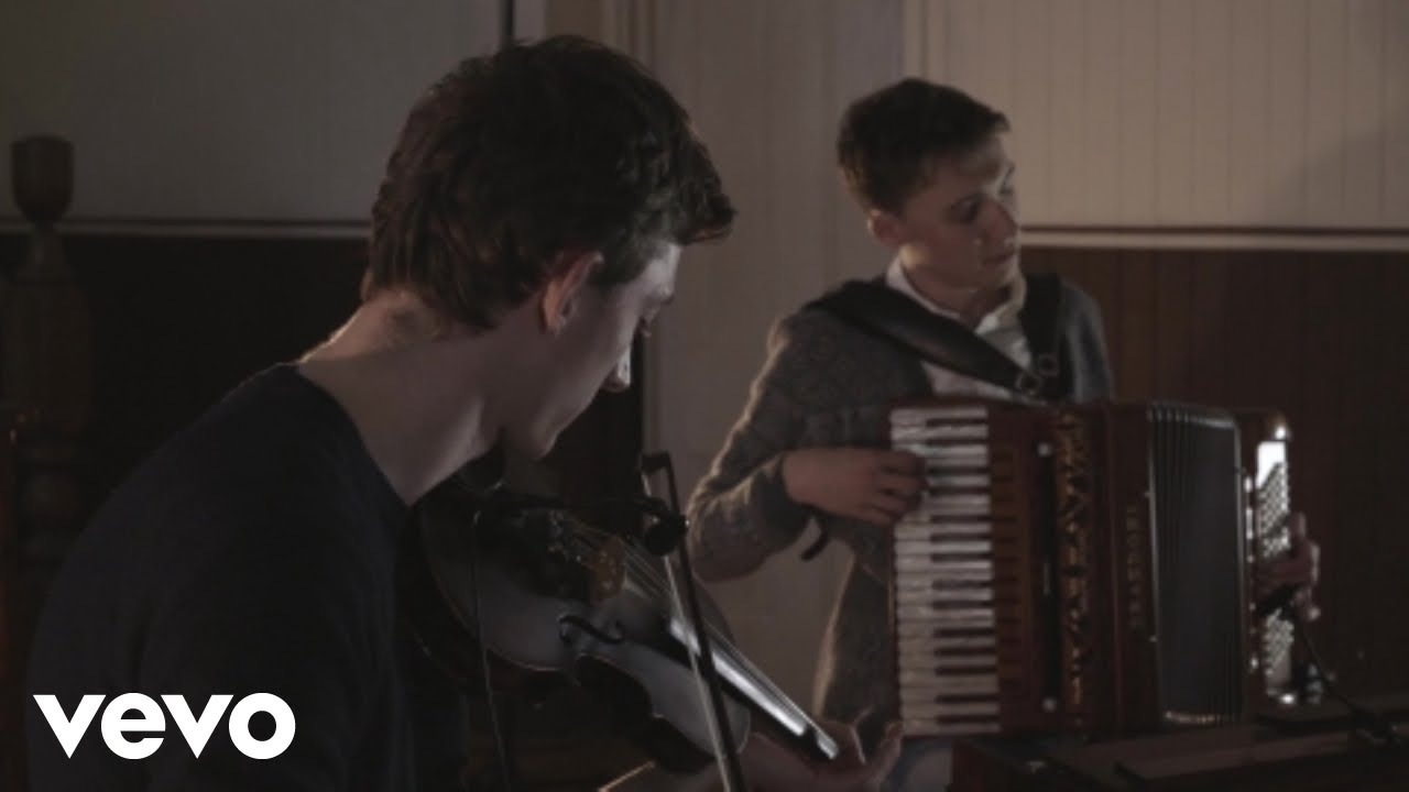 Charlie Grey and Joseph Peach - The Big Islands (Live on St Kilda)