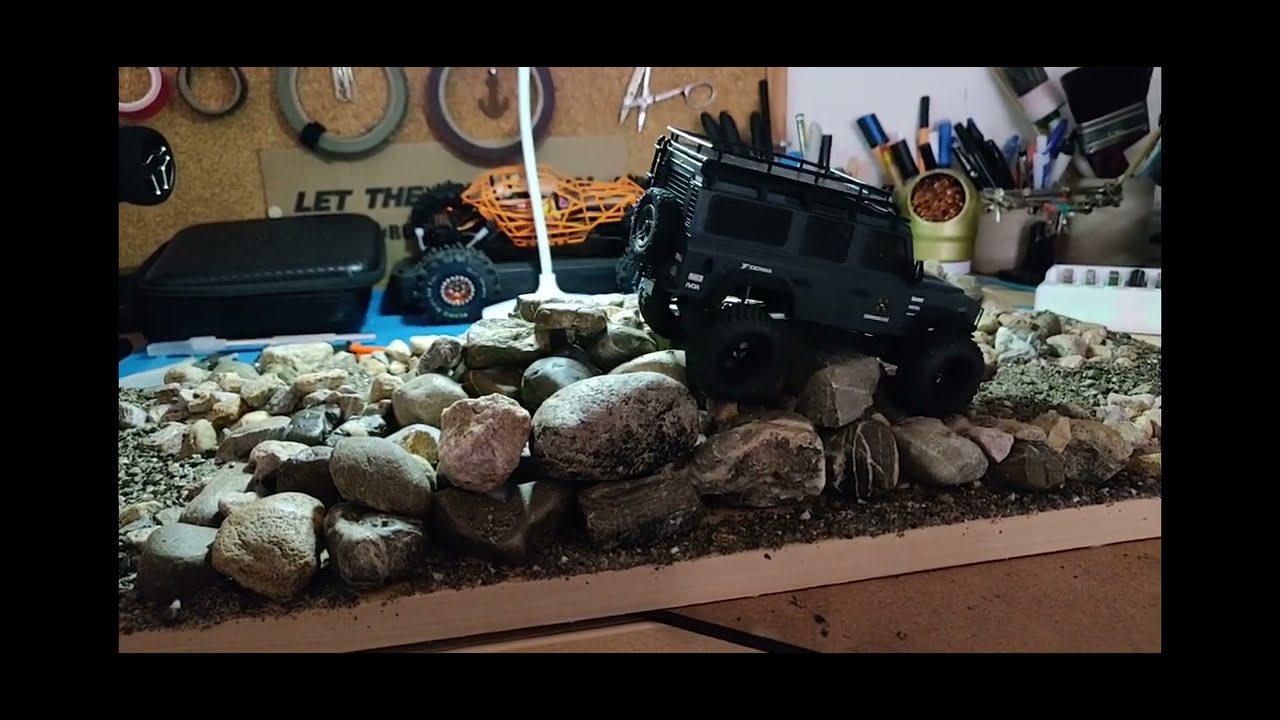 Orlandoo Hunter OH32A03 Defender - High clearence suspension system - reposition all weight inside