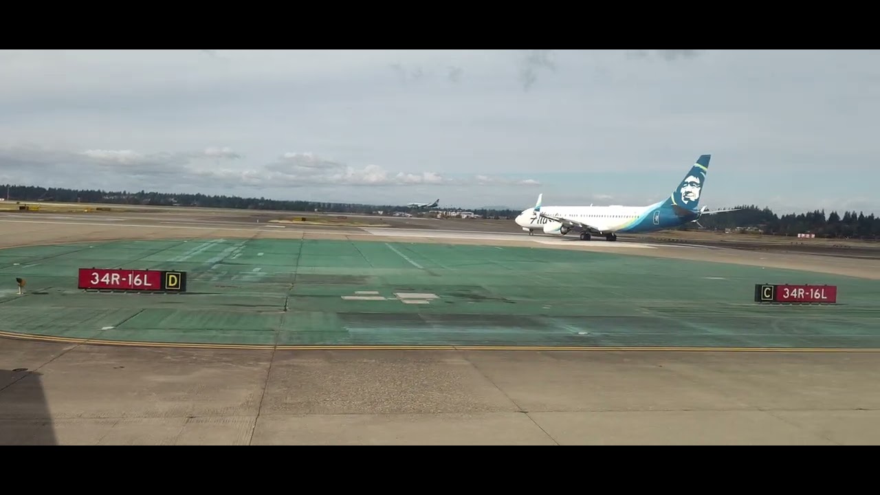 AS352 SEA-ORD taxiing 10-9-24