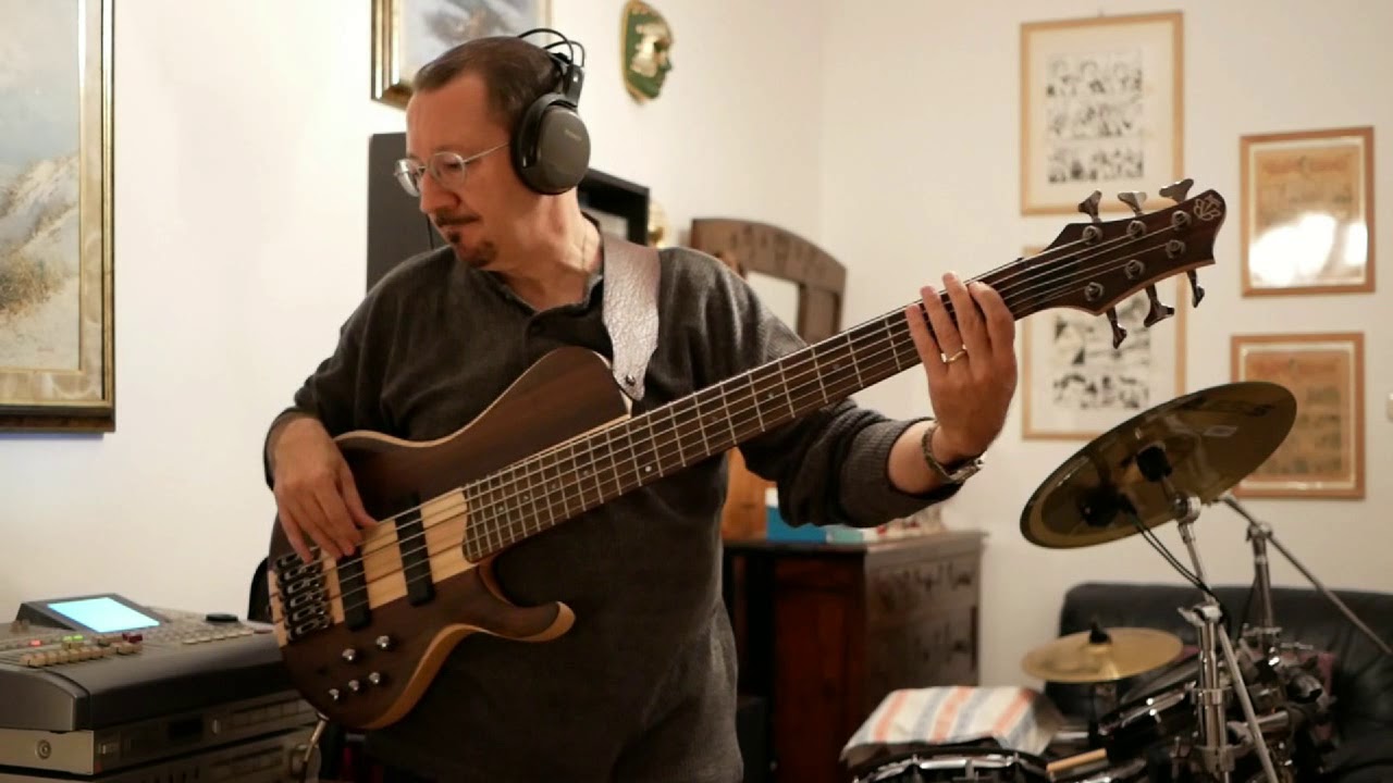 ORIENTE (Nomadi) - bassline by Roberto salomone