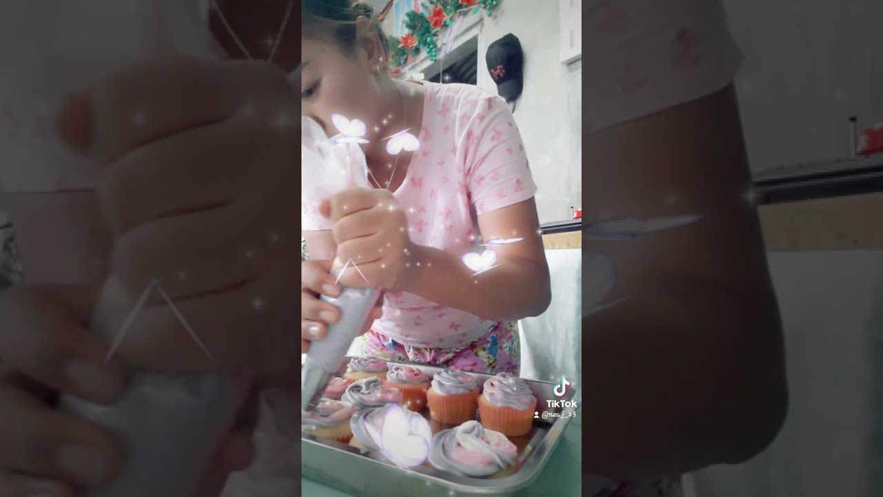 #making a cupcake izzing