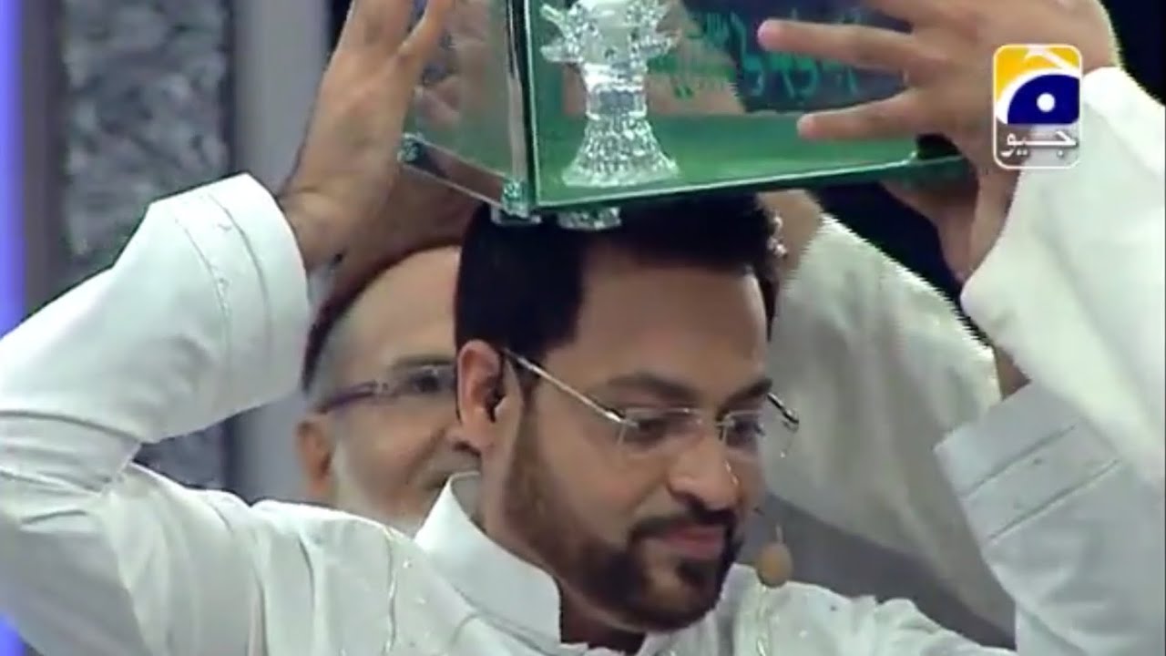 Aamir Liaquat 👑honoured with Muu E Mubarak | Sar E lamakan se talib hui 🕋- 😘
