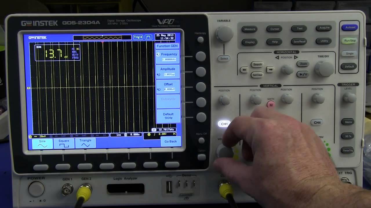 EEVblog #474 - GW Instek GDS-2000A Series Oscilloscope Unboxing & First Impression