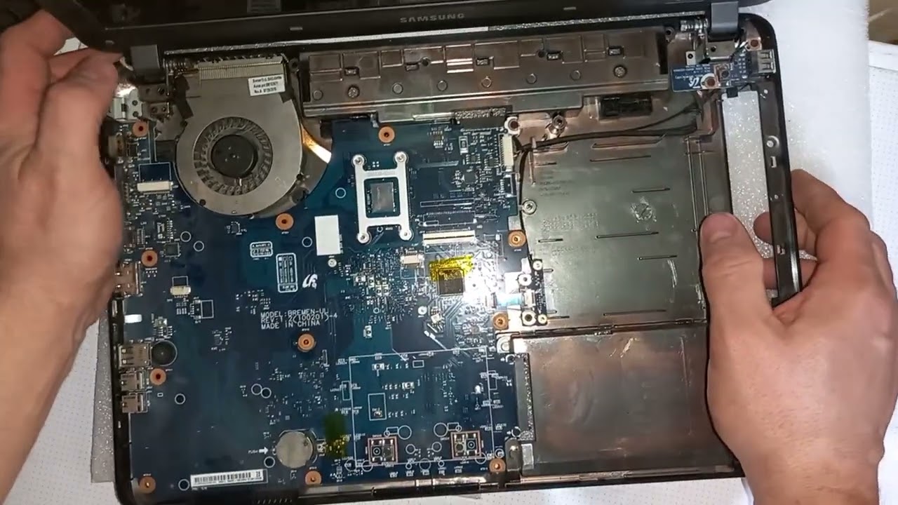 Samsung R528  laptop disassembly