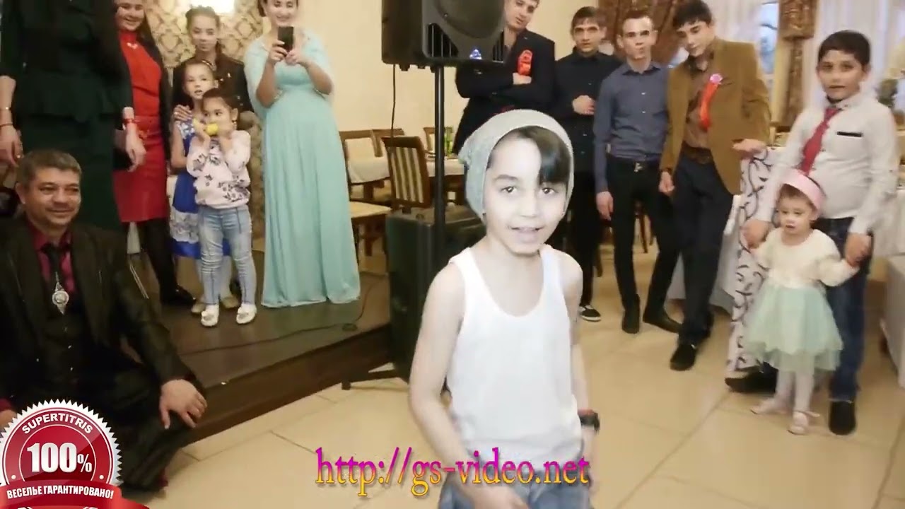 Цыгане развлекают себя сами на свадьбе