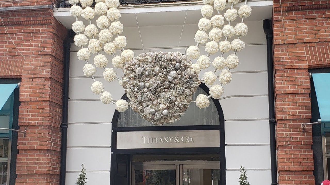 LONDON WALK: Sloane Square & Chelsea In Bloom 